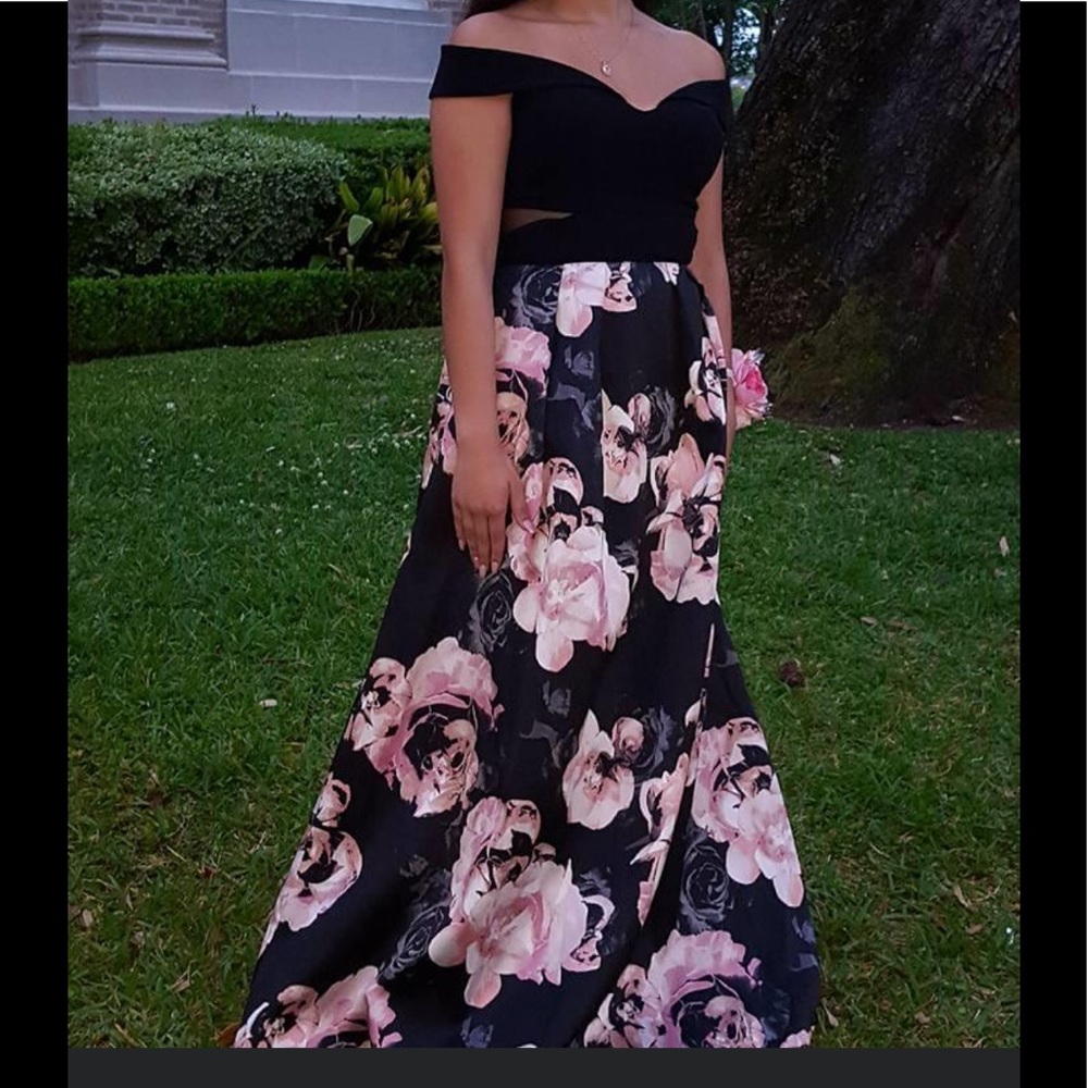 Prom dress! Worn once! Smoke free home - Picture 2 of 3